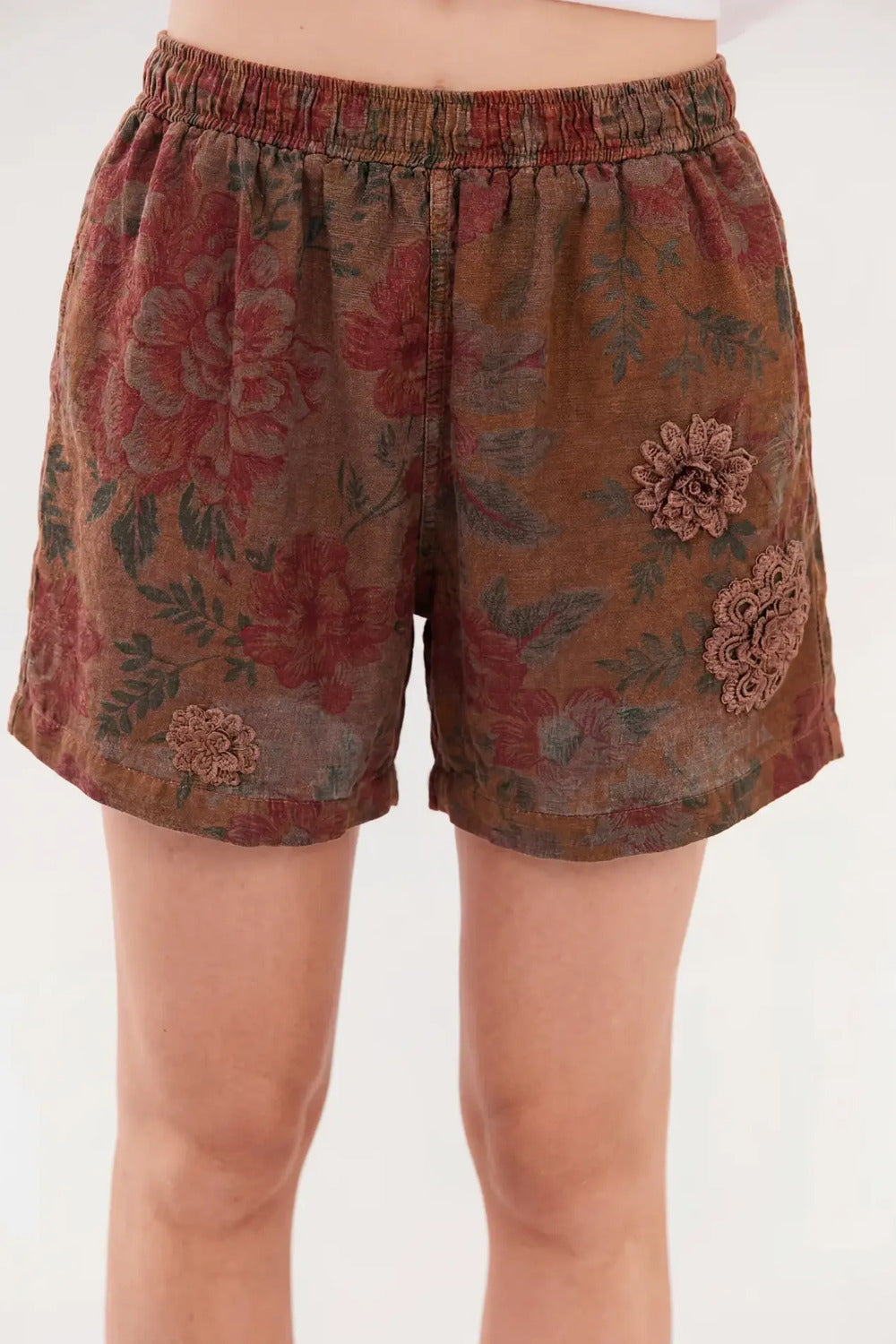 Shorts Com Flores Bordadas Marrom Paraty Yacamim R4
