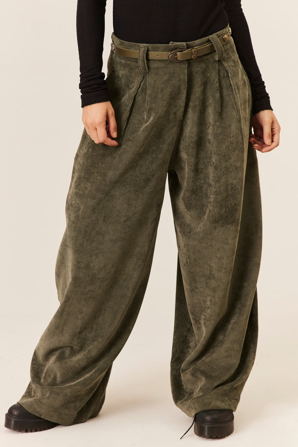 Calça Canelada Com Bolsos Verde Yacamim H8