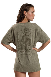 Blusa Básica Verde Oliva Estampada Nas Costas Coleção Peru Yacamim K12