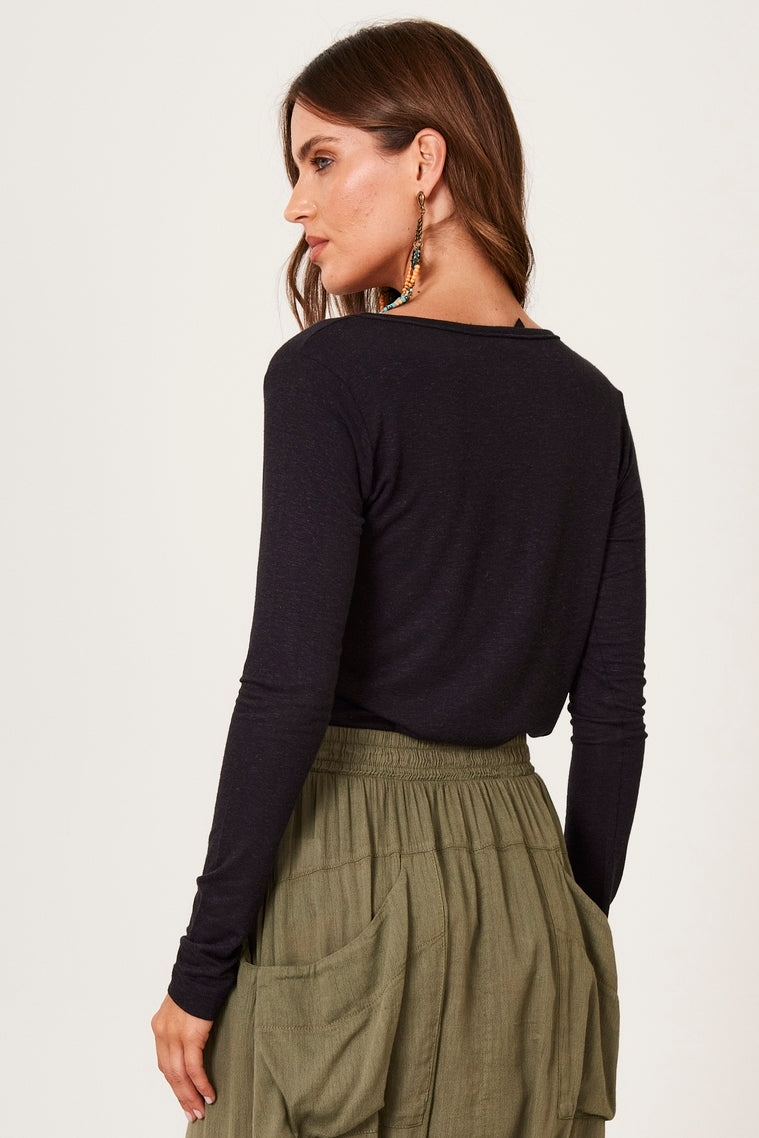 Blusa Básica Com Mangas Longas Justas Preta Yacamim B20 Liso