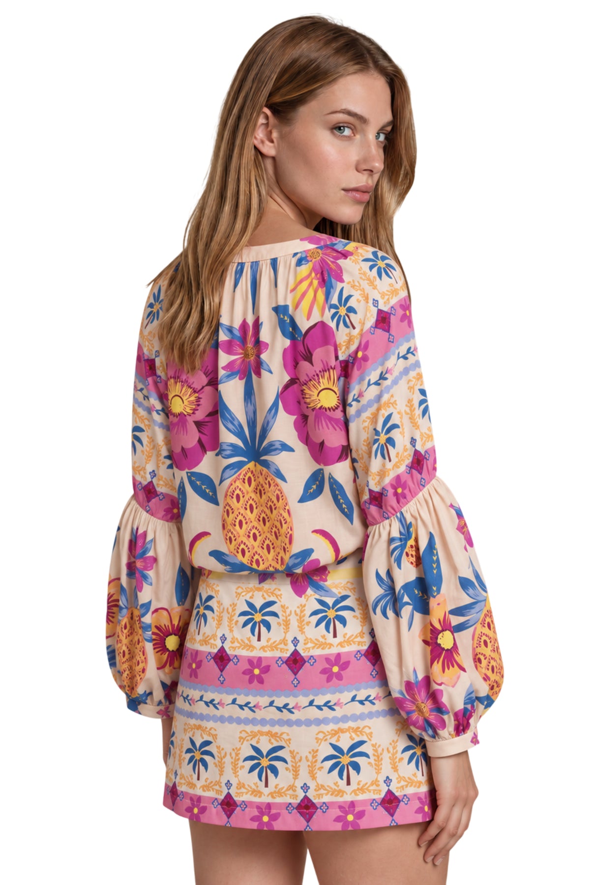 Vestido Curto Com Mangas Longas Bufantes Bege Coleção Manacá Yacamim C21