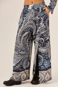 Calça Pantalona Bolsos Azul Estampa Paisley Yacamim A20