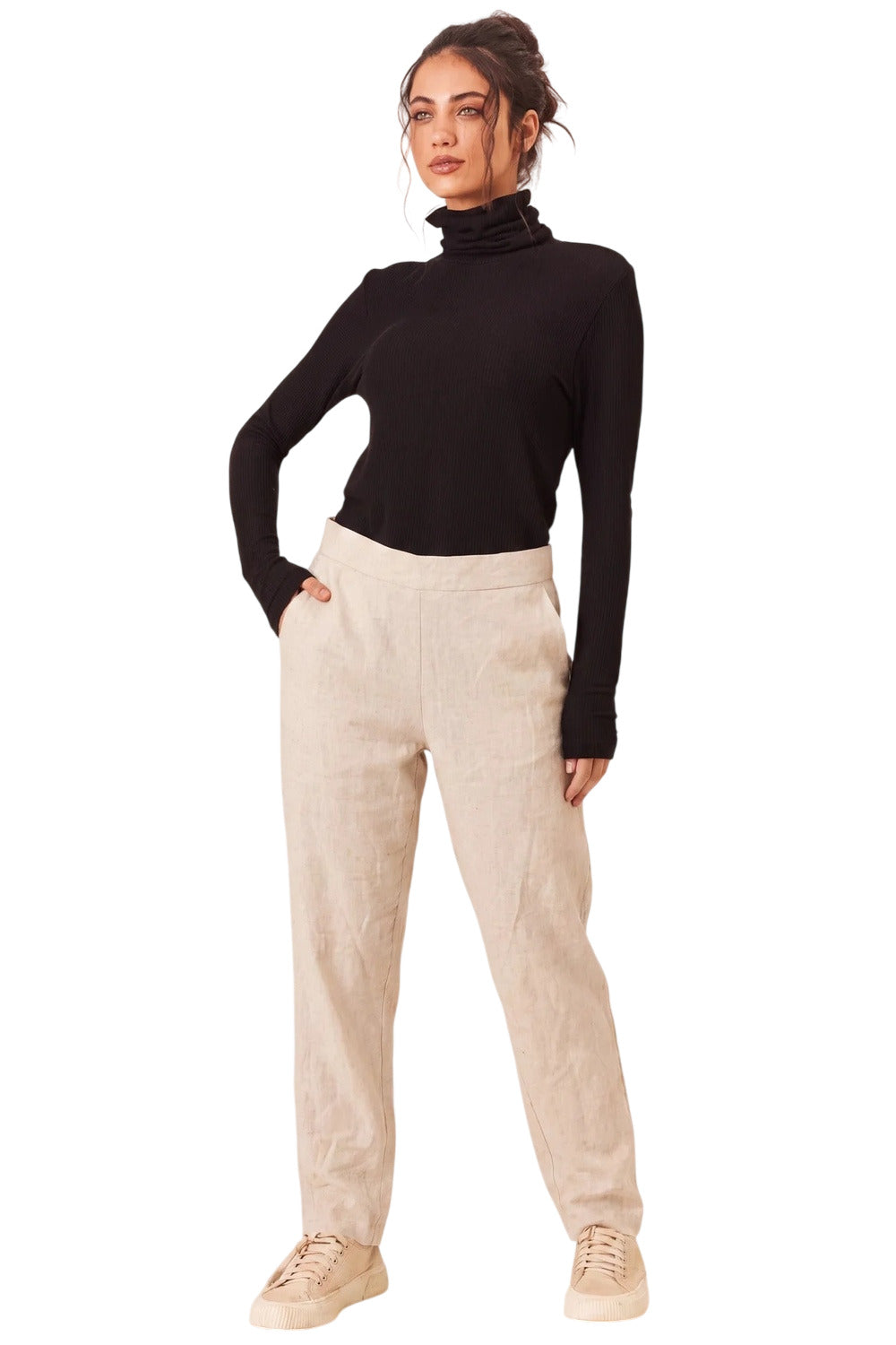 Calça Reta De Viscolinho Com Bolsos Bege Yacamim T5