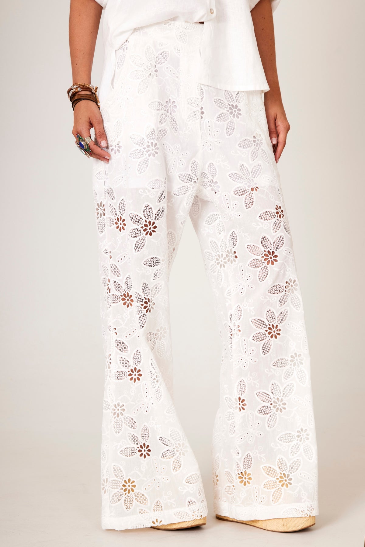 Calça Flare Broderie Com Forro Branca Yacamim I9