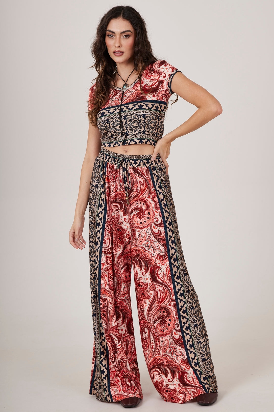 Calça Pantalona Estampa Paisley Yacamim A26