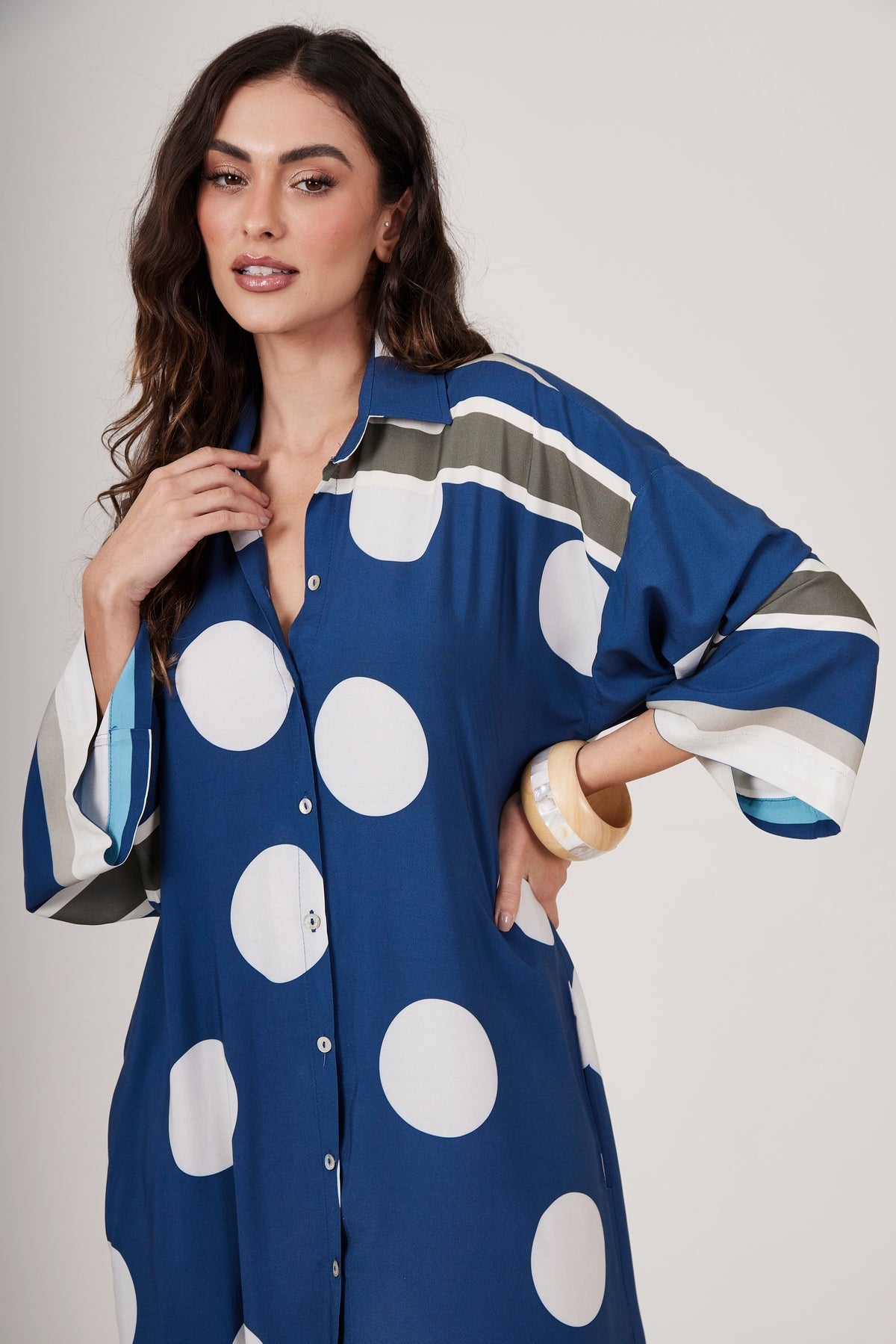 Chemise Midi Amplo Azul Escuro Estampa De Poá Yacamim N8