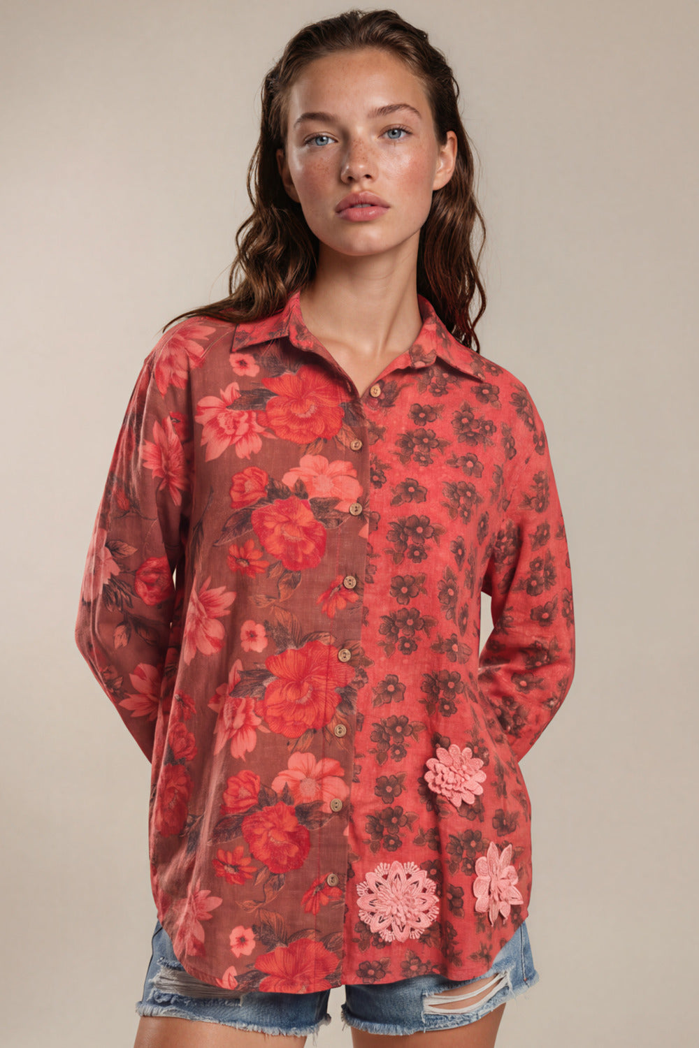 Camisa Ampla Tiradentes Com Flores Bordadas Rosa Yacamim R6