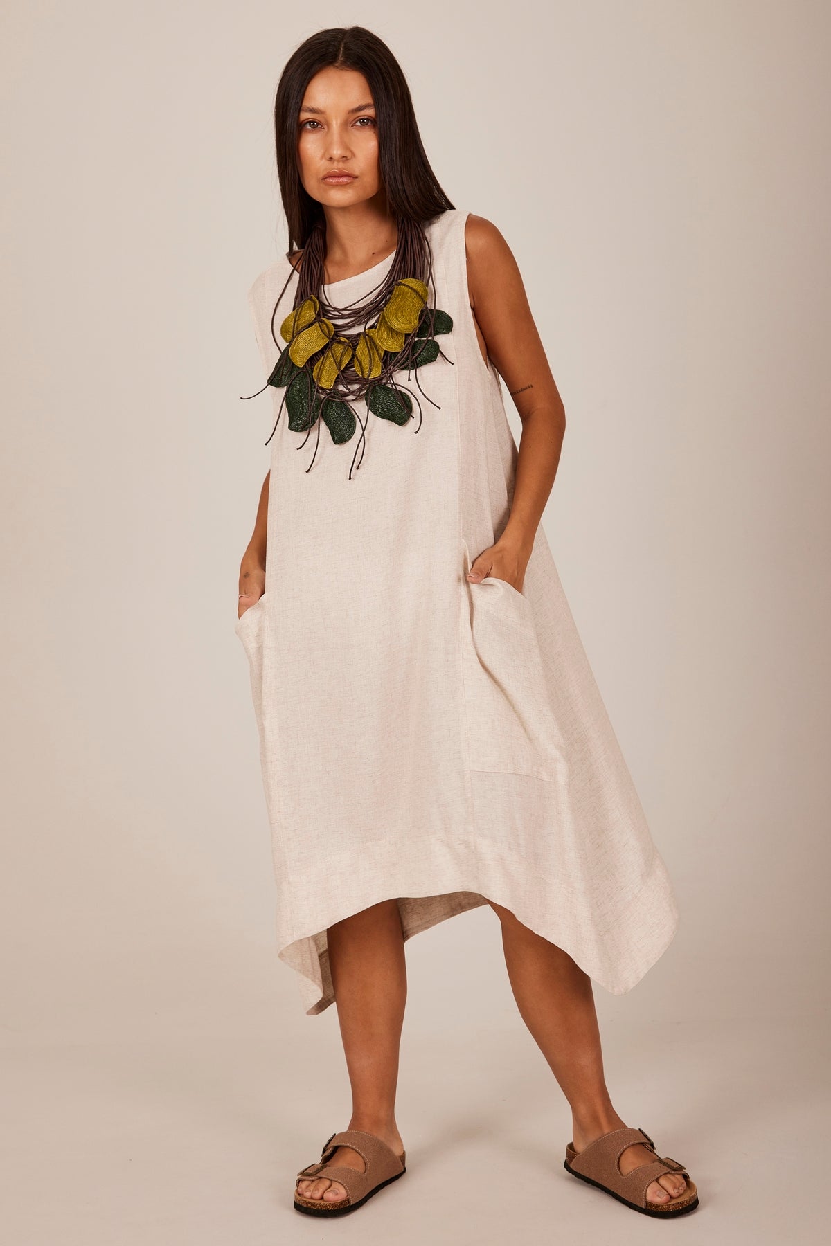 Vestido Curto Regata De Linho Bege Yacamim D1 Liso