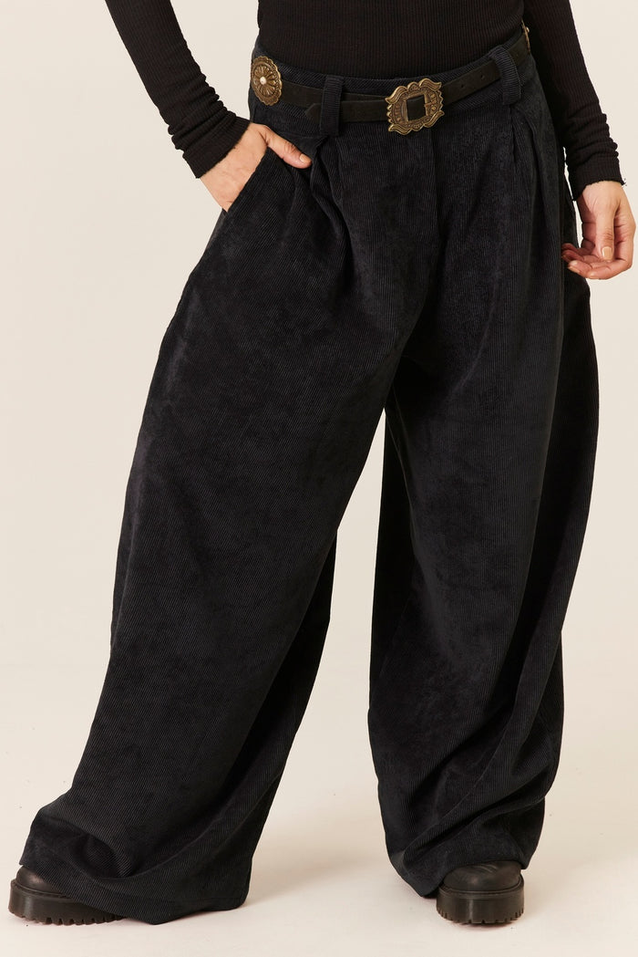Calça Canelada Com Bolsos Preta Yacamim G2