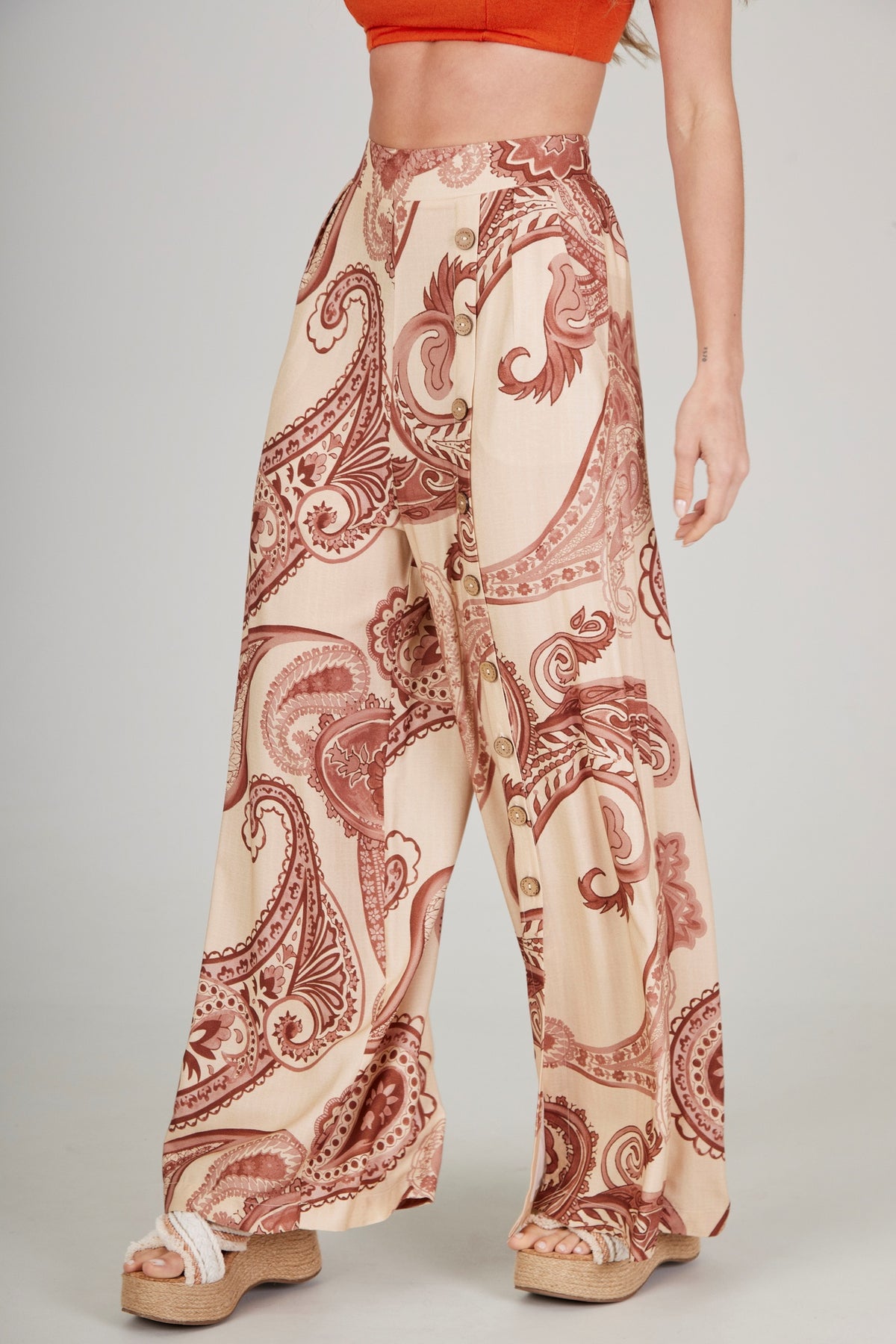 Calça Pantalona Bege Estampa Paisley Yacamim A36
