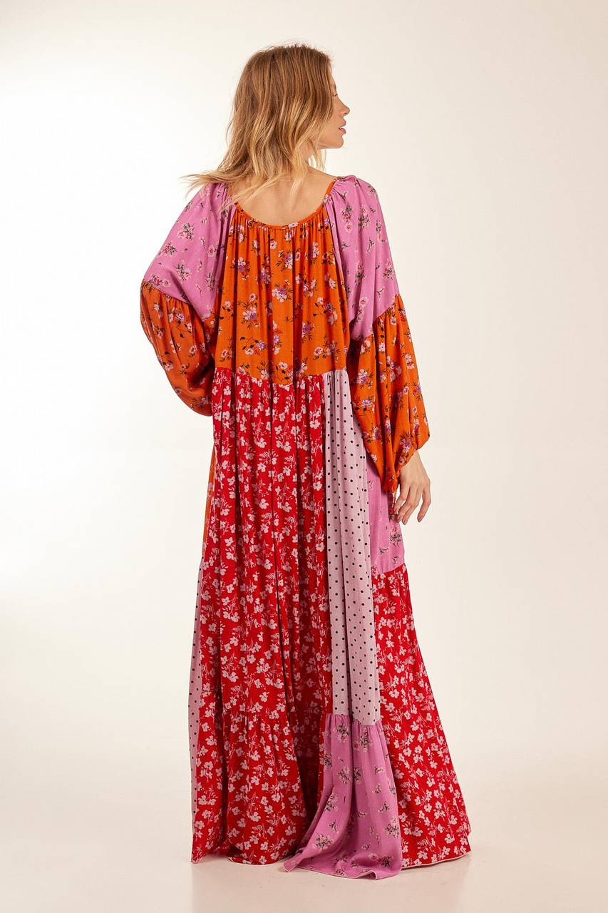 Vestido Longo Amplo Com Mangas Longas Bufantes Rosa Patchwork Yacamim<br />
<p>
</p>
