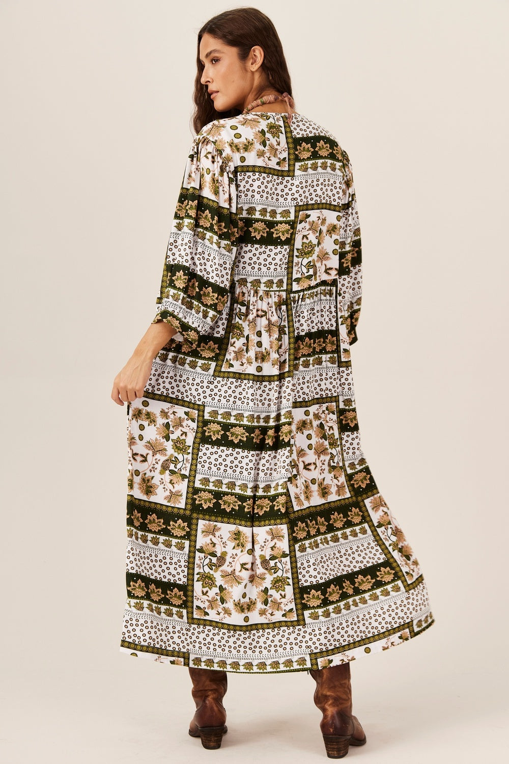 Vestido Midi Branco E Verde Geométrico Yacamim E15