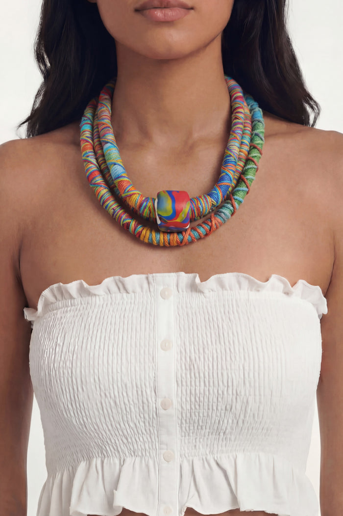 Colar Artesanal De Cordas Coloridas E Massinha Yacamim #1066<br />