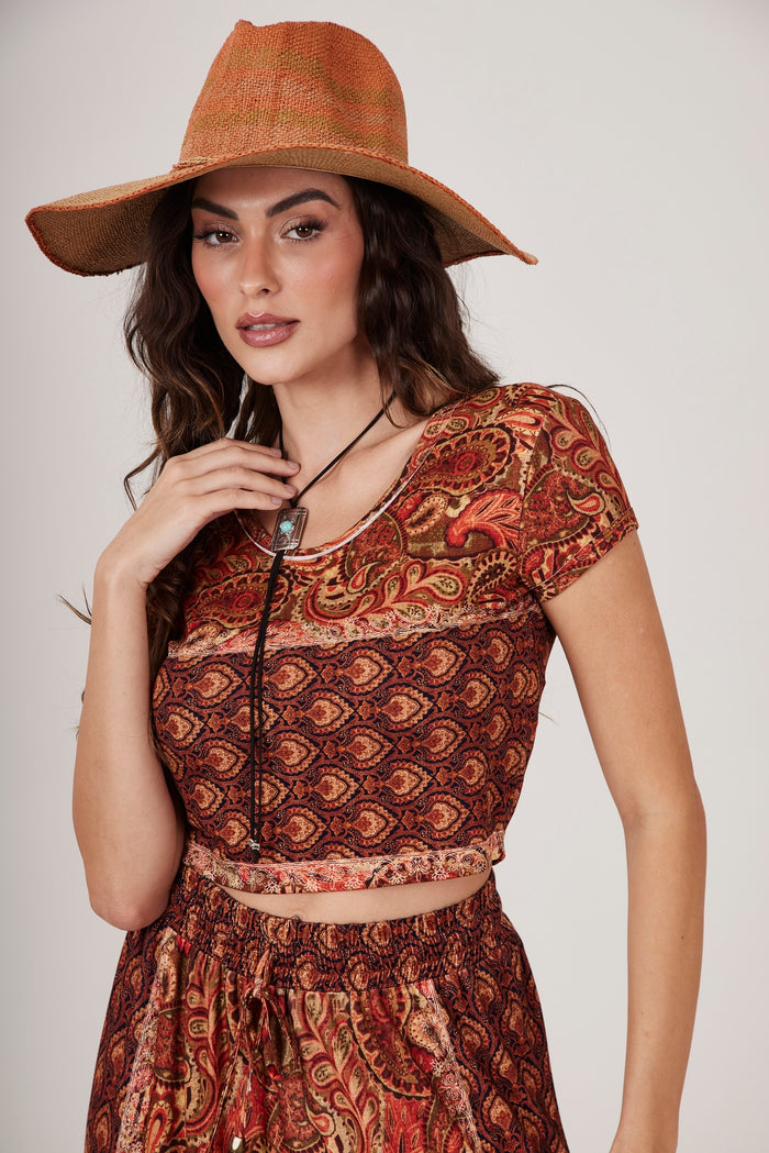 Cropped Com Mangas Curtas Terracota Estampa Paisley Yacamim A5