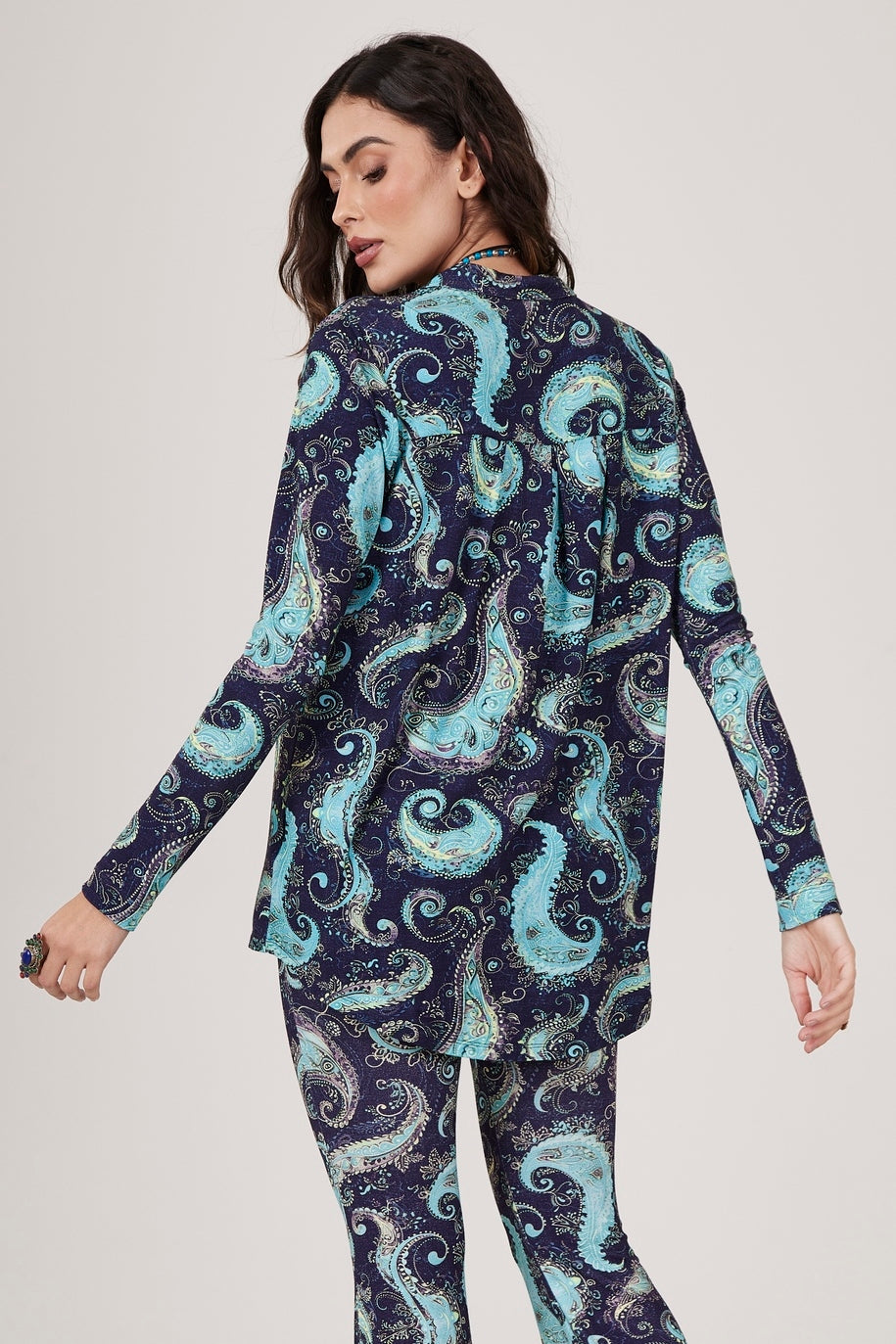 Camisa Ampla Com Botões Azul Estampa Paisley Yacamim A14