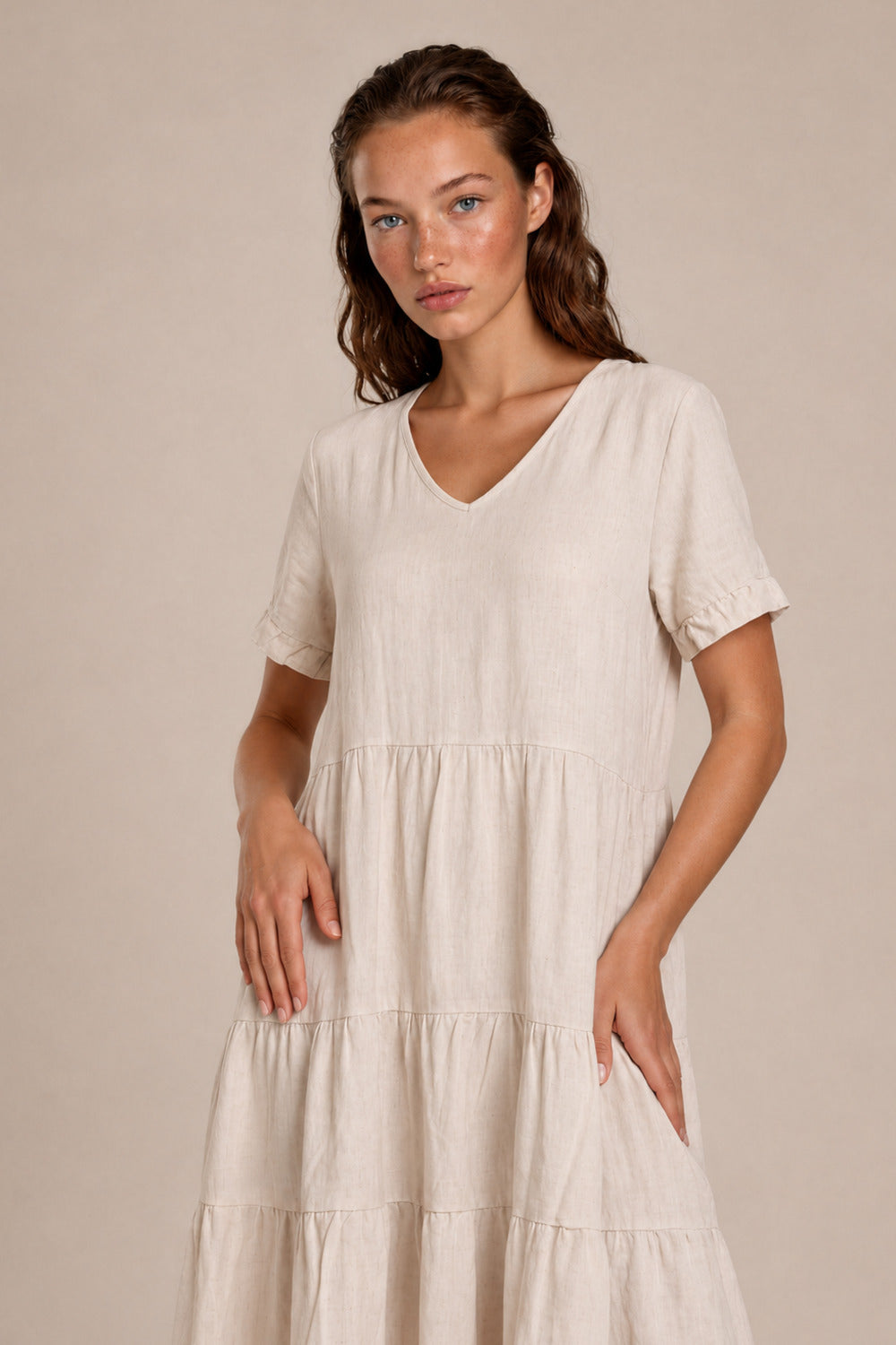 Vestido Curto Viscolinho Com Babados Bege Nature Yacamim C7