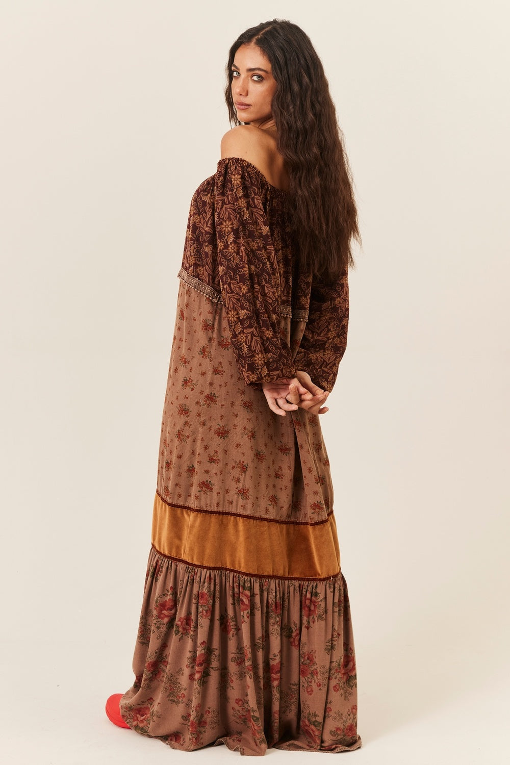 Vestido Longo Ciganinha Detalhe Em Suede Marrom Patchwork Yacamim E30