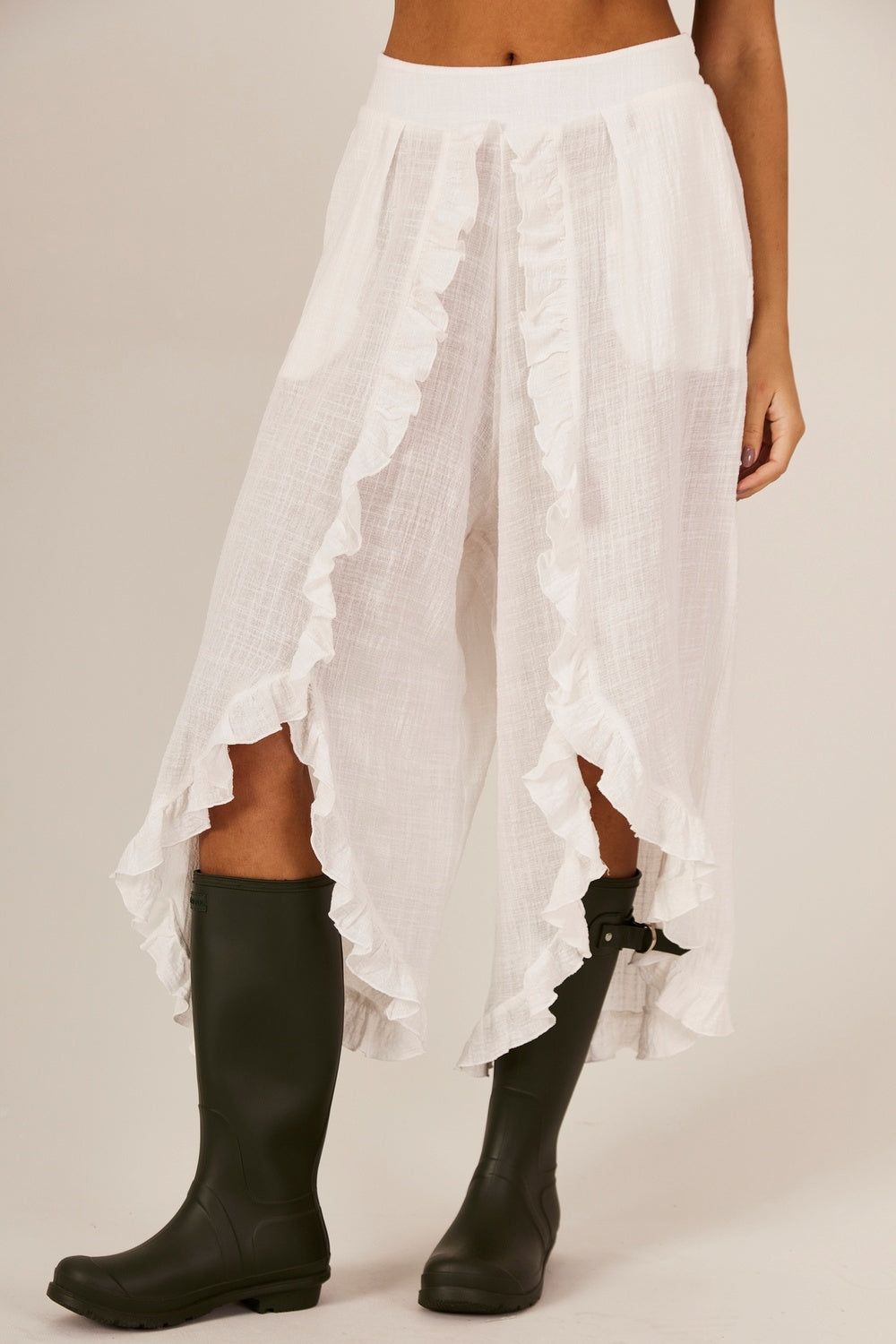 Calça Com Babados E Bolsos Branca Yacamim G7