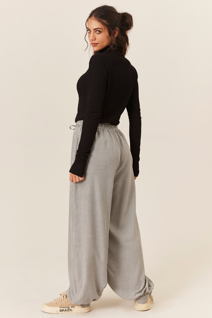 Calça Pantalona Com Cordão De Regulagem Cinza Xadrez Yacamim I2