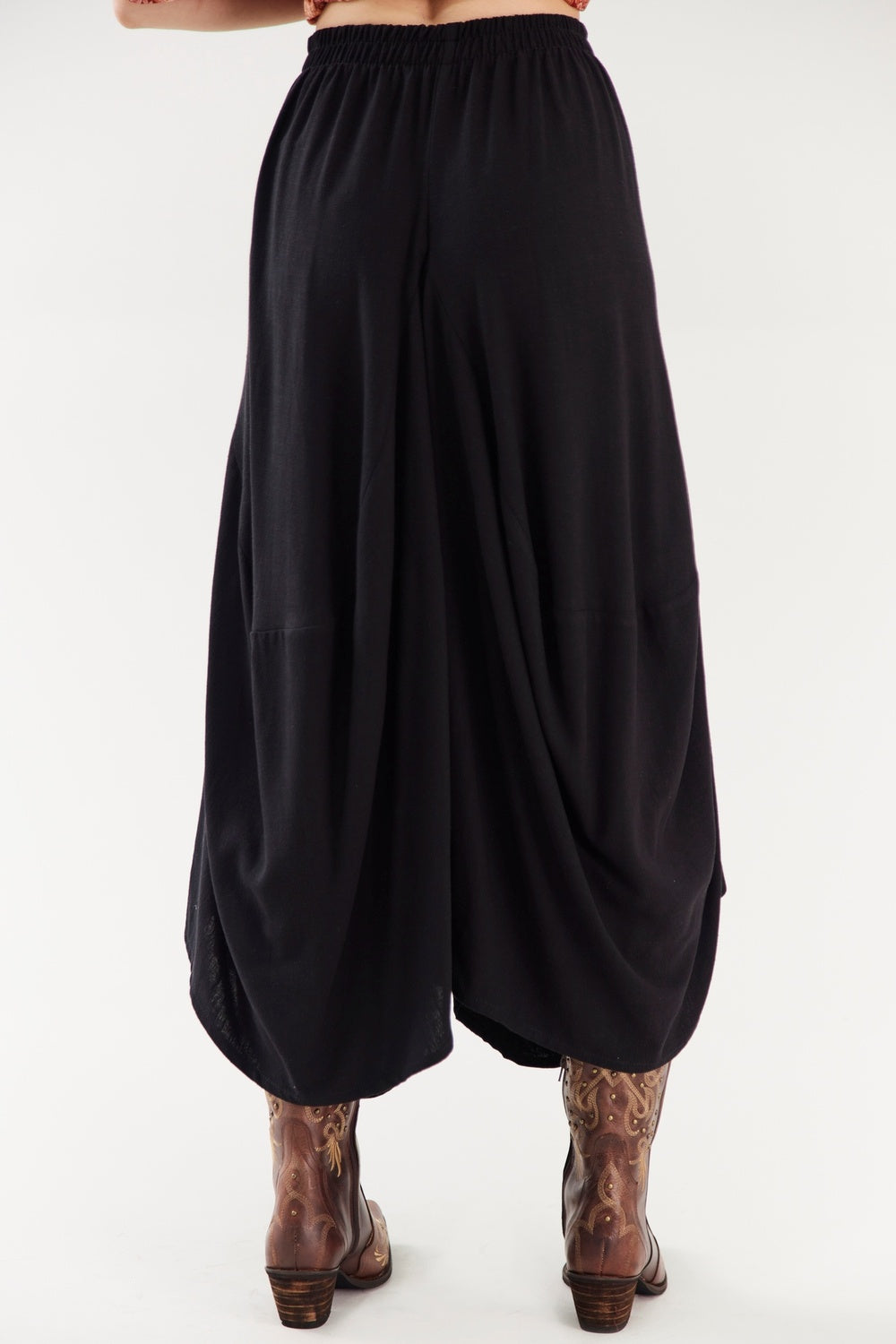 Calça Pantacourt Saruel Com Bolsões Preto Yacamim G2