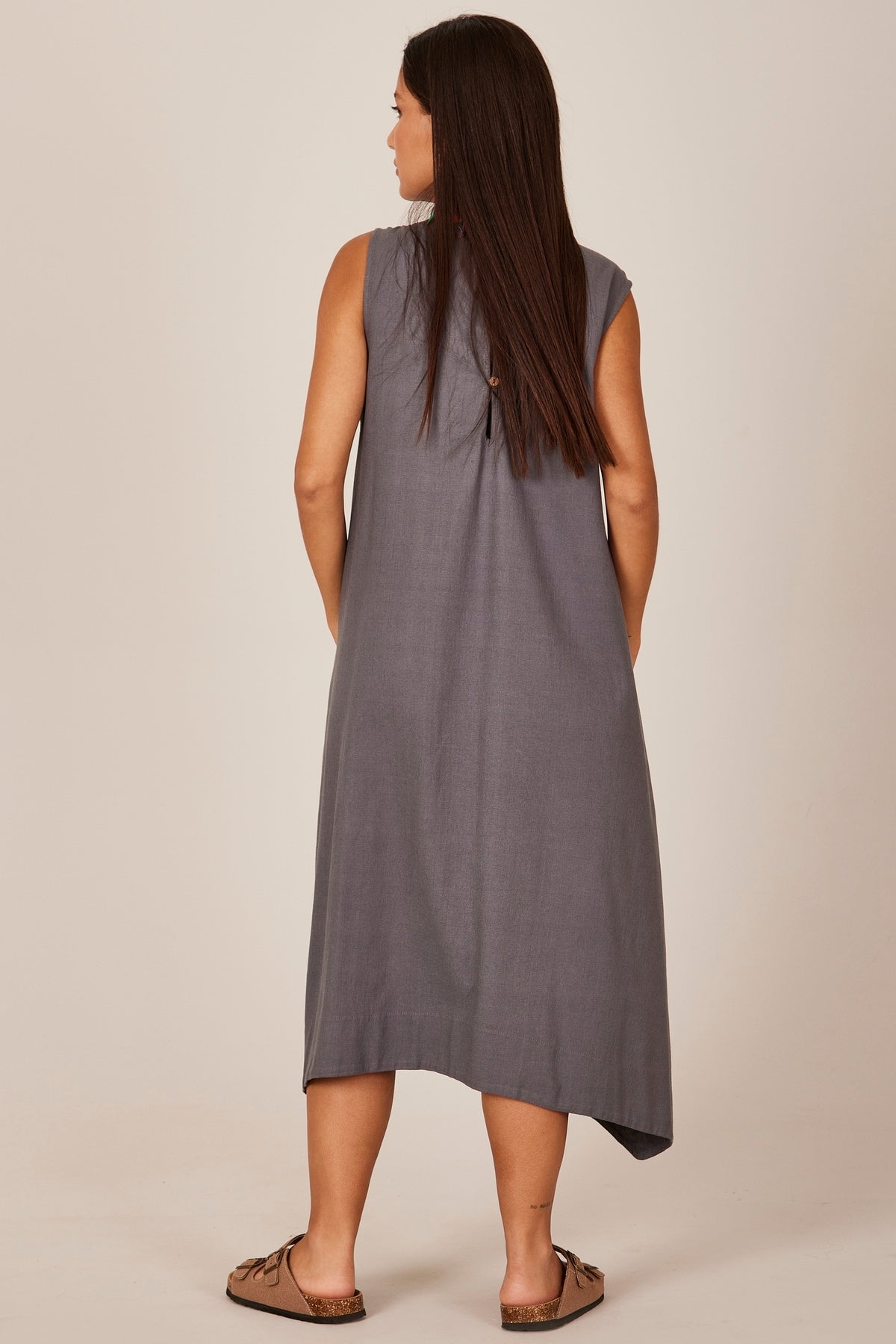 Vestido Curto De Linho Regata Cinza Escuro Yacamim E8 Liso