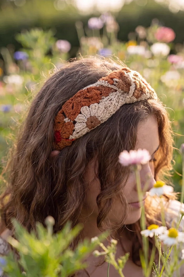 Tiara Artesanal De Cabelo Com Crochê Marrom Yacamim #1178