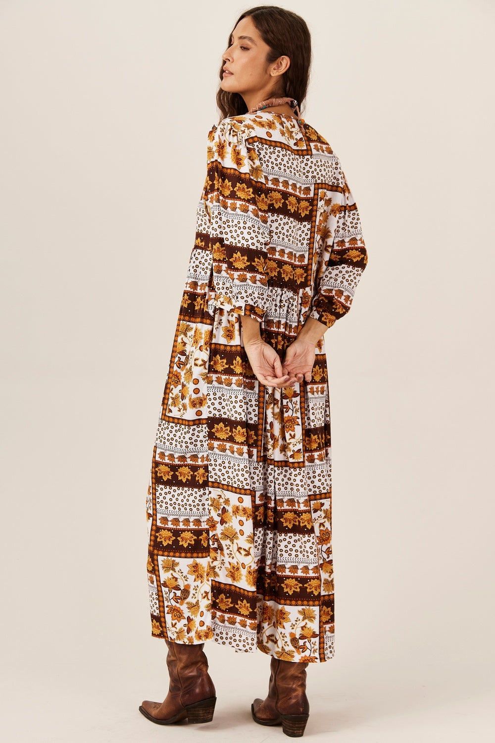 Vestido Midi Branco E Laranja Geométrico Yacamim D29