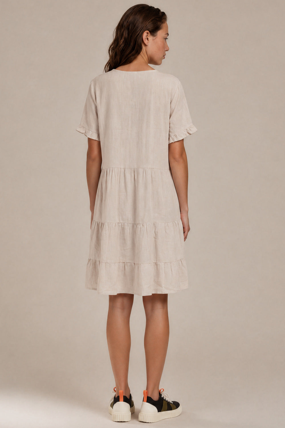 Vestido Curto Viscolinho Com Babados Bege Nature Yacamim C7