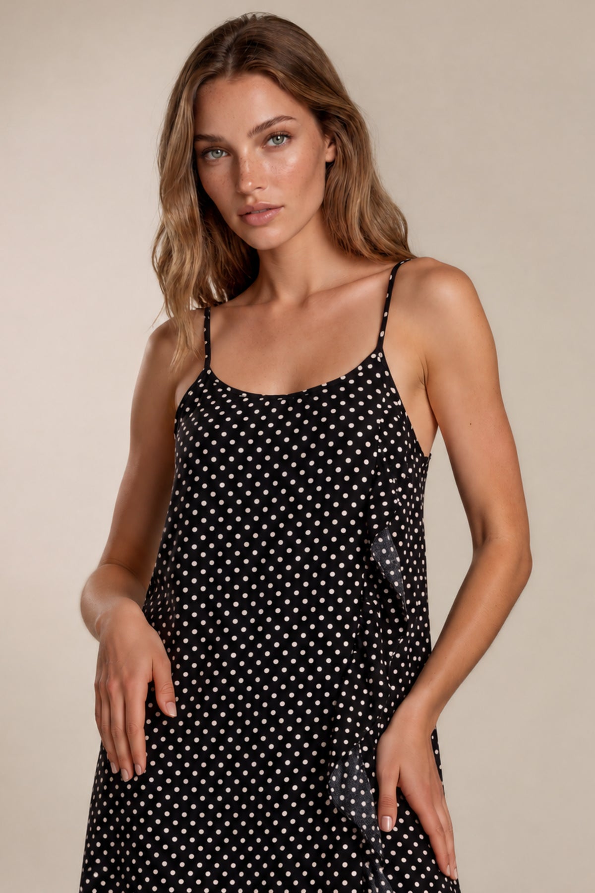 Vestido Mullet Com Babados Preto Com Estampa De Poá Yacamim D18
