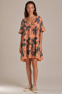 Vestido Curto Com Decote Em V Salmão Estampado Yacamim D25