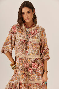 Vestido Longo Detalhes Em Renda Bege Estampa Paisley Yacamim C30