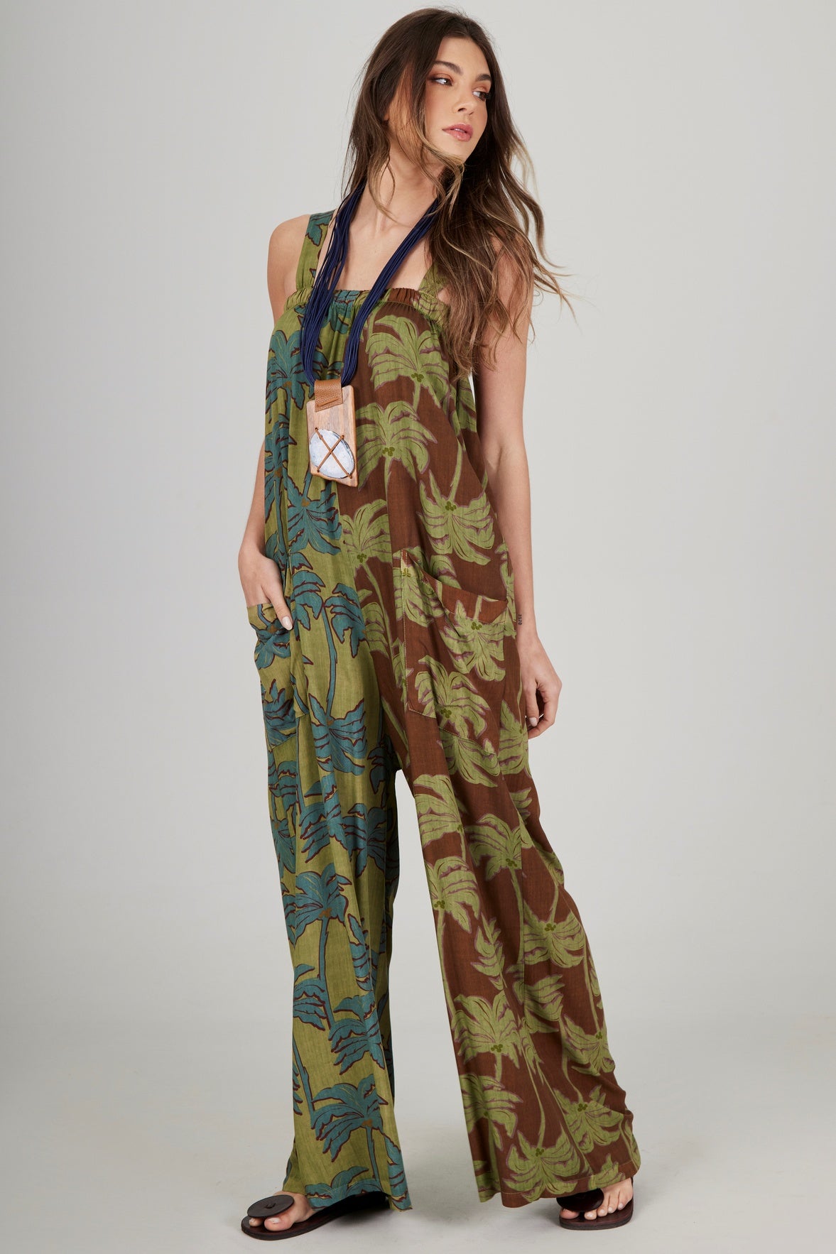 Macacão Longo Pantalona Verde Estampa Coqueiros Patchwork Yacamim O7