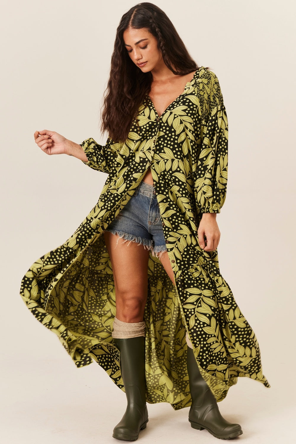 Vestido Longo Com Mangas Bufantes Preto Estampa Folhas Verdes Yacamim E11
