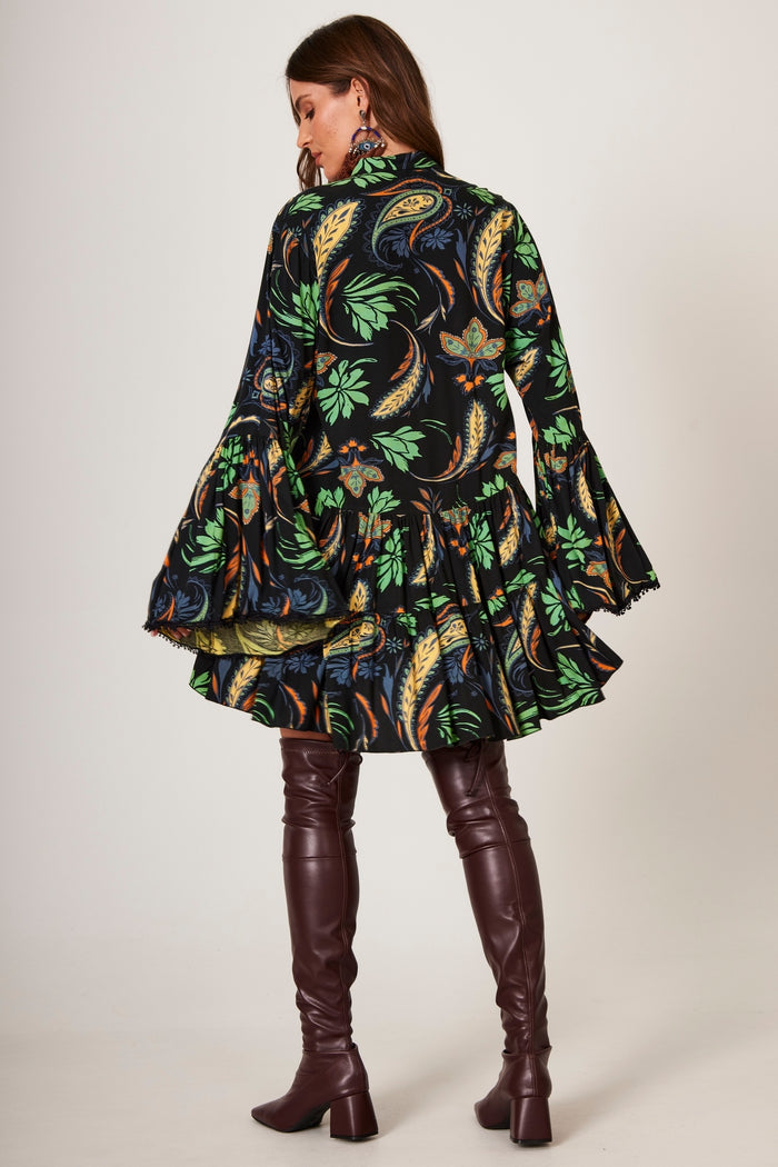 Vestido Curto Com Mangas Flare Preto Cashmere Yacamim B24