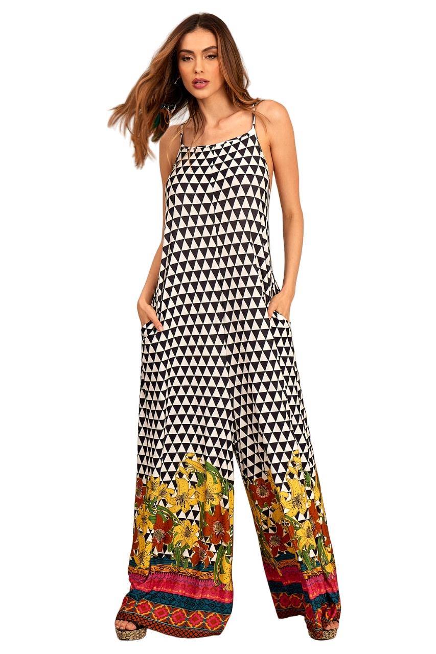 Macacão Pantalona Com Bolsos Preto E Branco Estampa Geométrica Yacamim