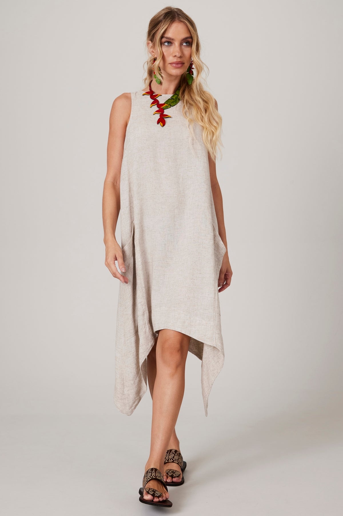 Vestido Regata Curto De Linho Bege Yacamim E27 Liso