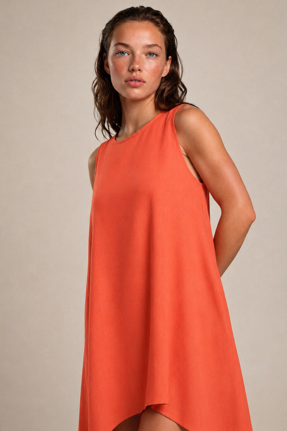 Vestido Regata Midi Viscolinho Com Bolsos Vermelho Ferrugem Yacamim D9