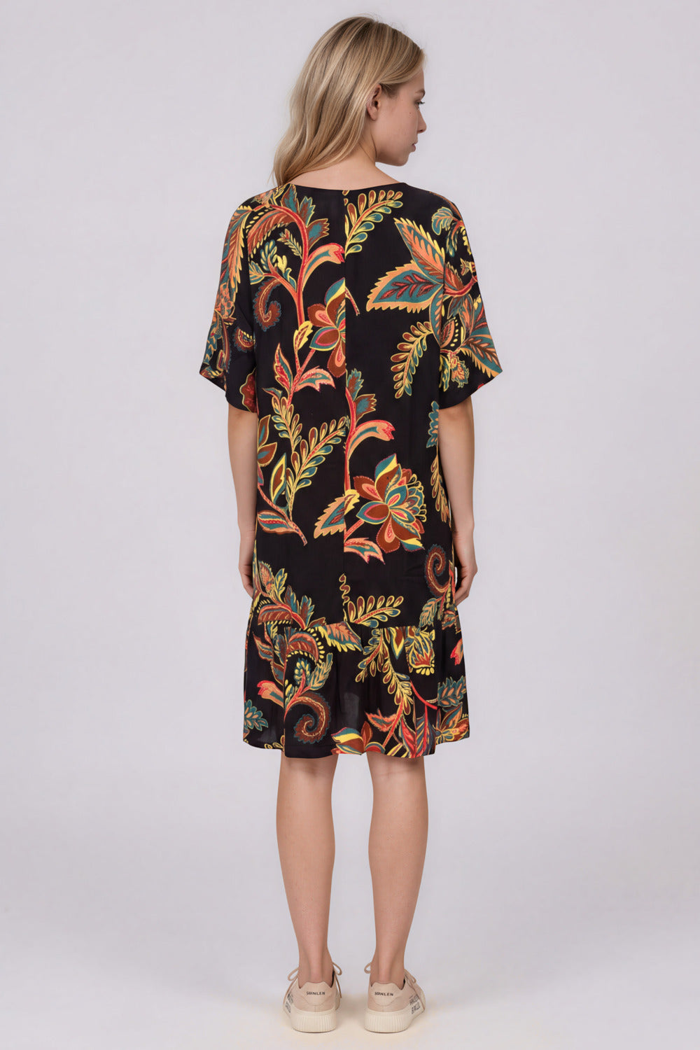 Vestido Curto Com Mangas Curtas Preto Estampado Yacamim D14