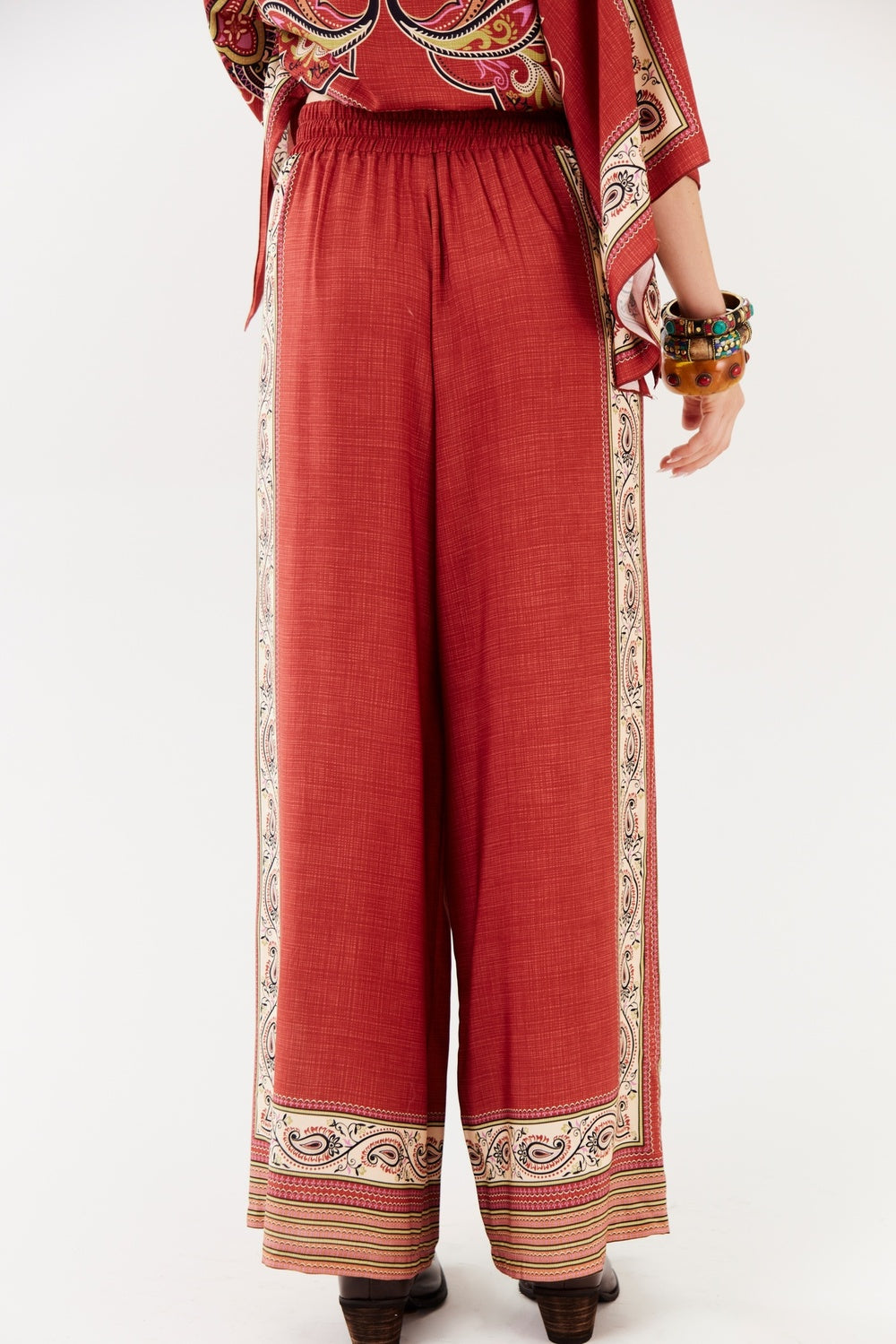 Calça Pantalona Terracota Estampa Paisley Yacamim A20