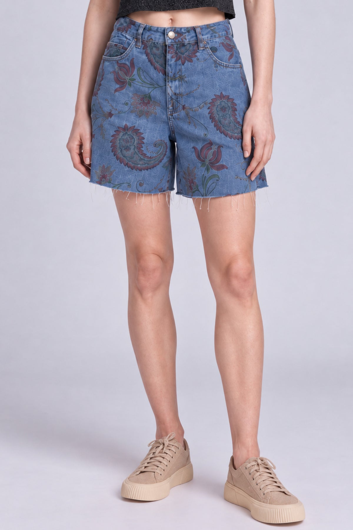 Bermuda Jeans Azul Com Estampa Paisley Yacamim R5