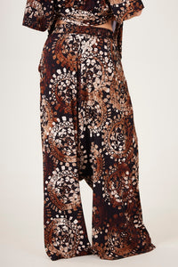 Calça Saruel Pantalona Estampa De Batik Marrom Yacamim H10