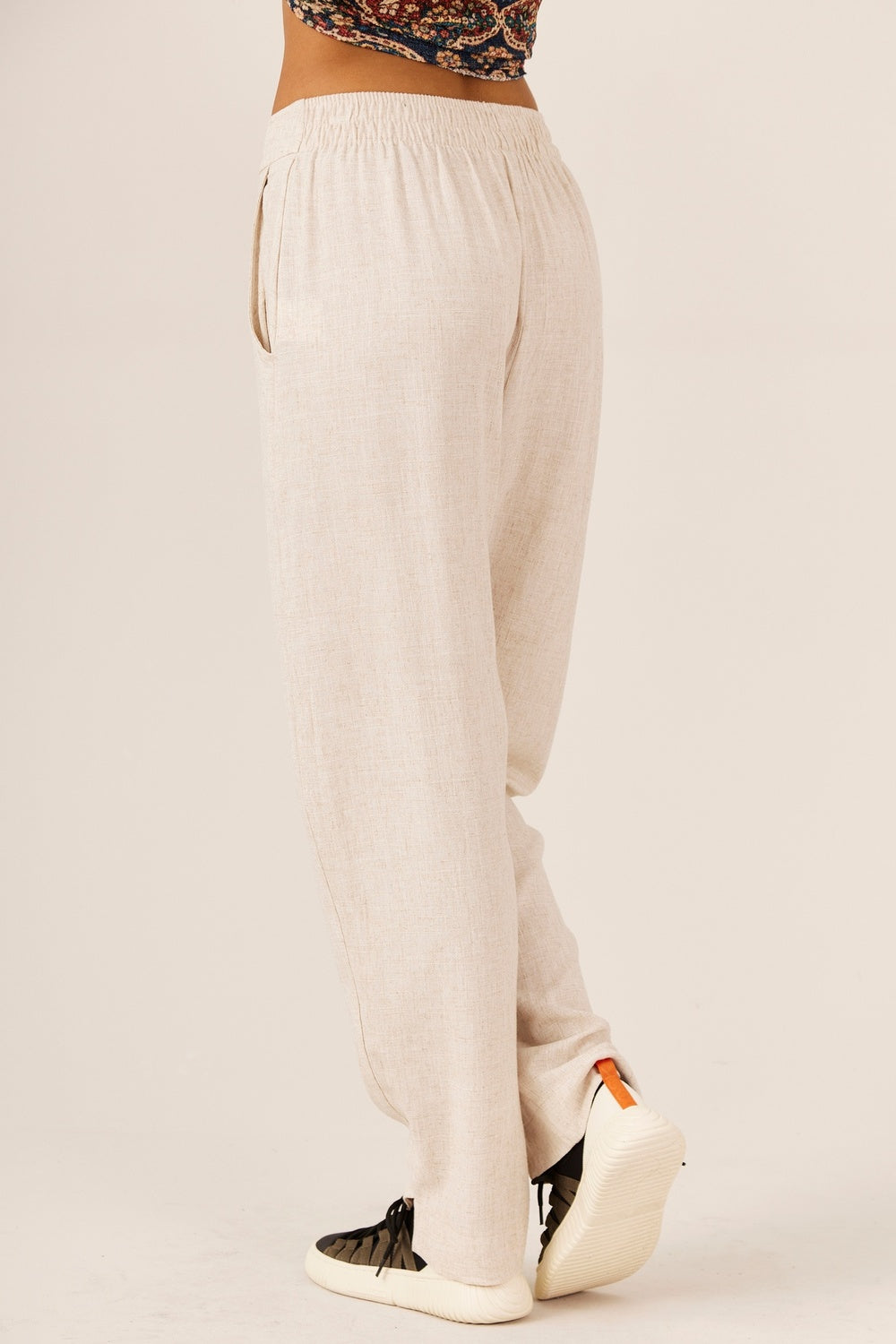 Calça De Alfaiataria De Viscolinho Bege Yacamim A10