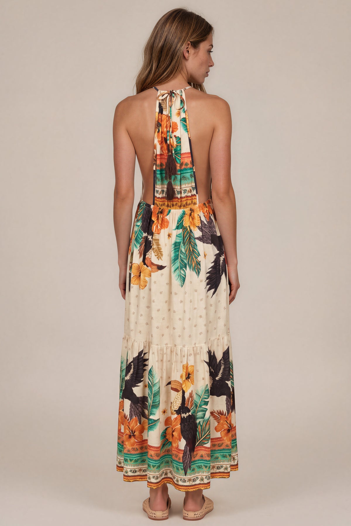 Vestido Longo Com Decote Cortininha Bege Estampado Coleção Manacá Yacamim E20