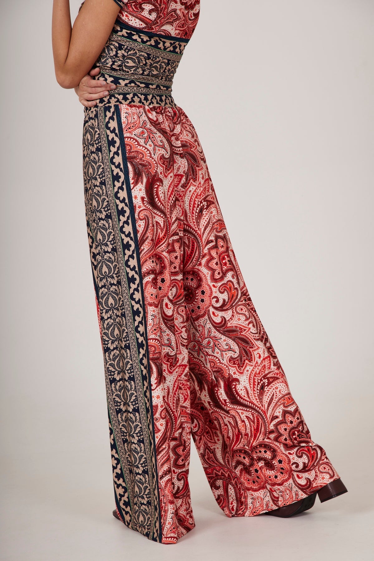 Calça Pantalona Estampa Paisley Yacamim A26