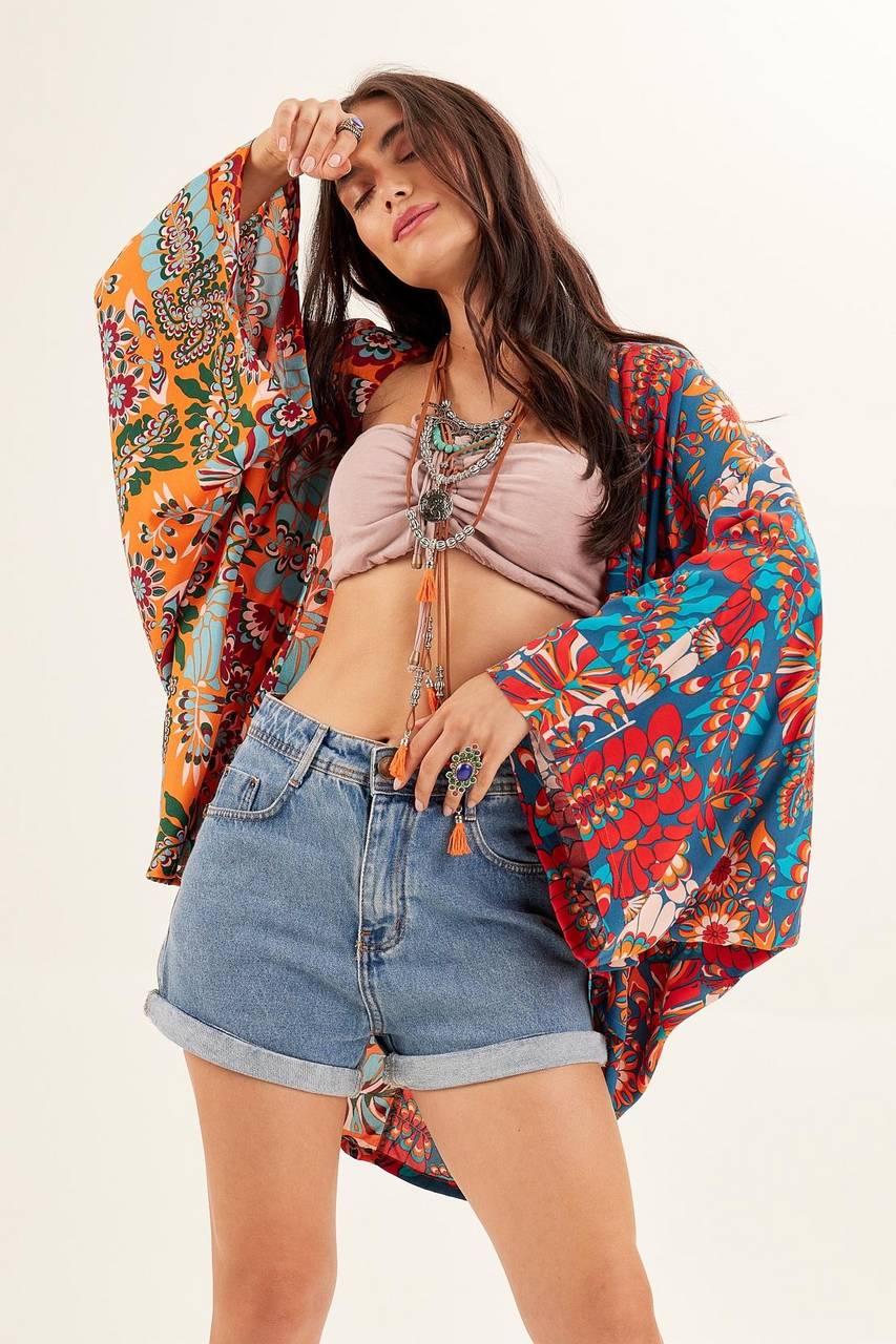 Kimono Curto Com Mangas Longas Estampado Yacamim<br />
<p>
</p>