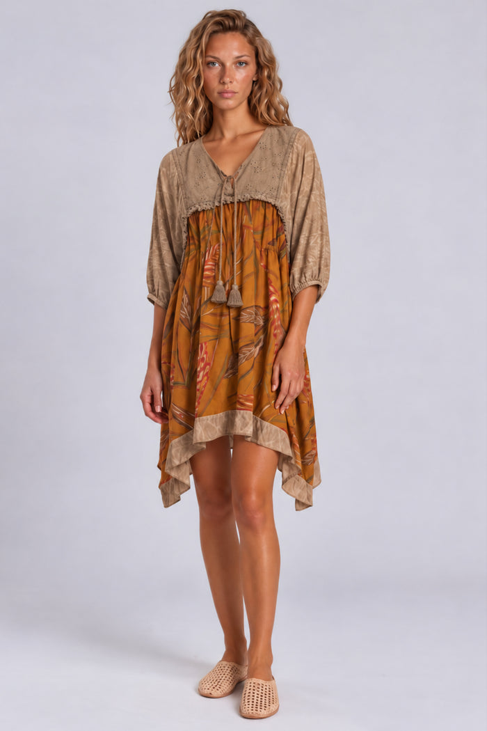 Vestido Curto Com Broderie Marrom Claro Patchwork Yacamim C17