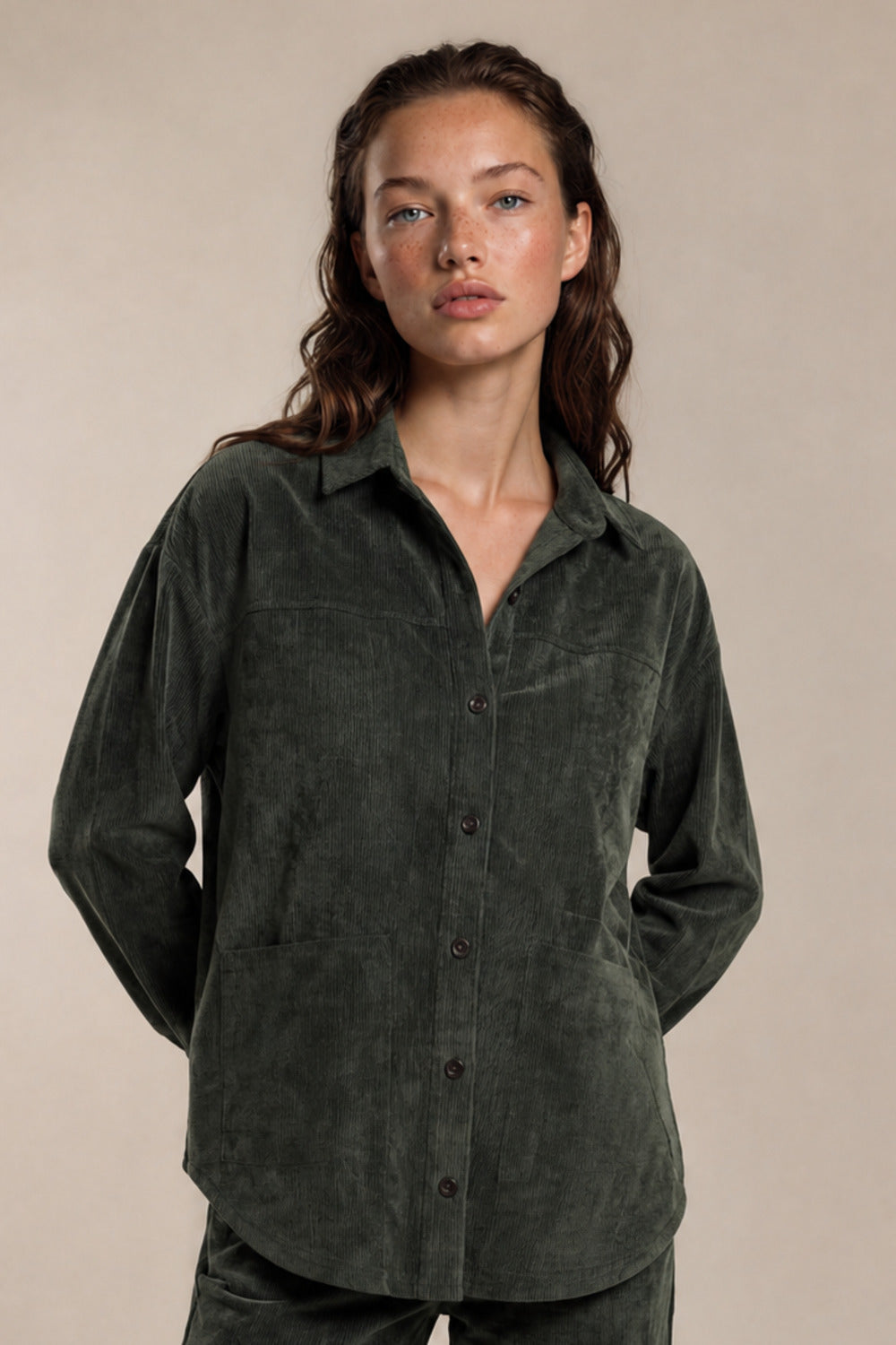 Camisa Ampla De Veludo Cotelê Verde Escuro Yacamim