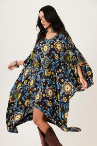 Kaftan Amplo Com Mangas Longas Preto Floral Yacamim J9