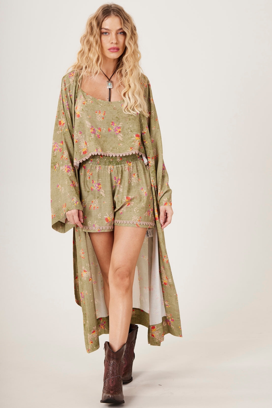 Conjunto Cropped E Shorts Verde Oliva Estampado Yacamim A6