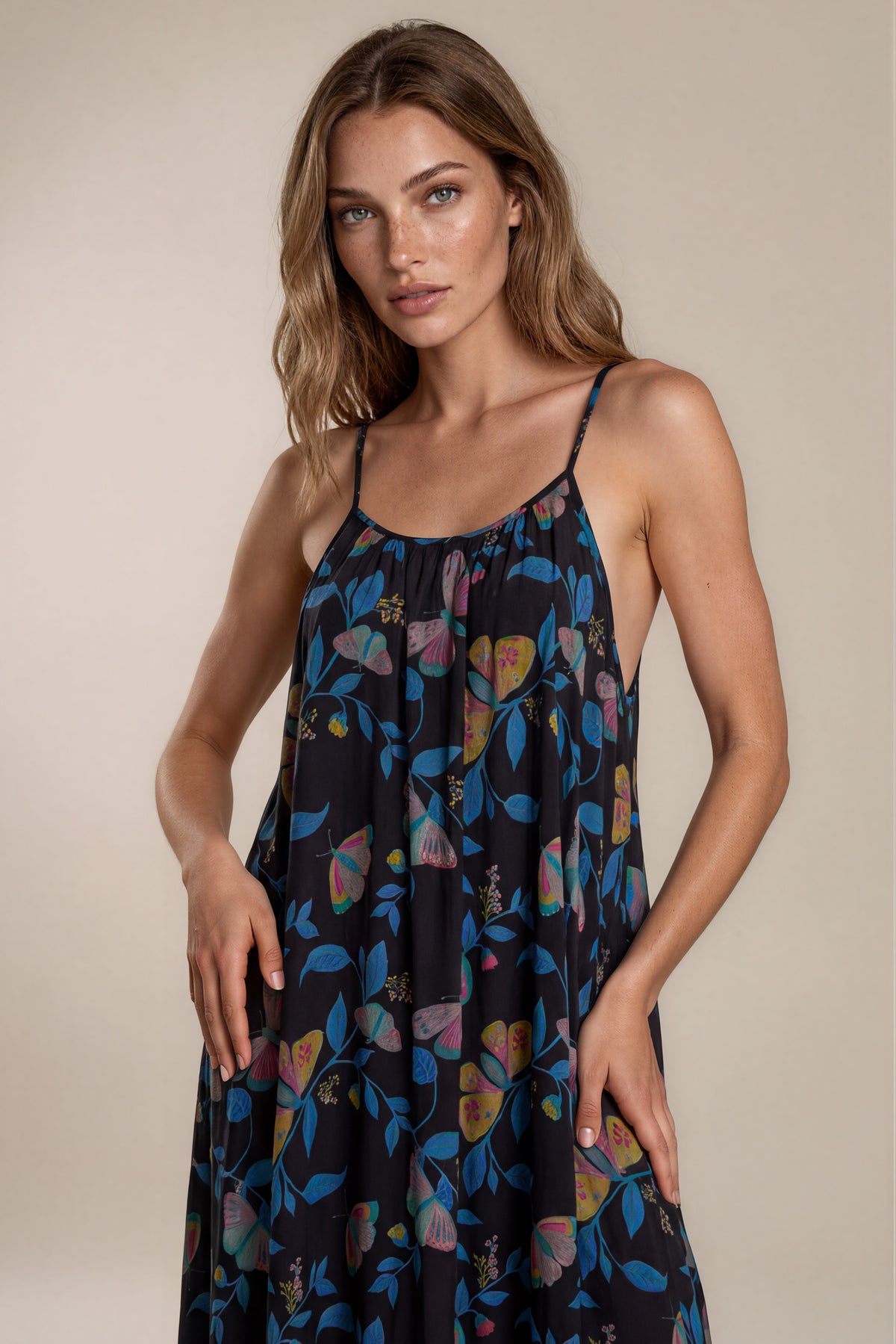 Vestido Midi De Alças Reguláveis Preto Estampado Yacamim D20